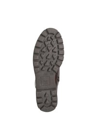 Suela de zapato de goma marrón con un patrón de relieve profundo que presenta formas de corazón y el texto "ara High Soft" grabado. Diseño plano y robusto.