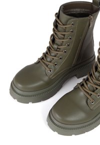 Miriade Stivaletti con plateau - verde militare