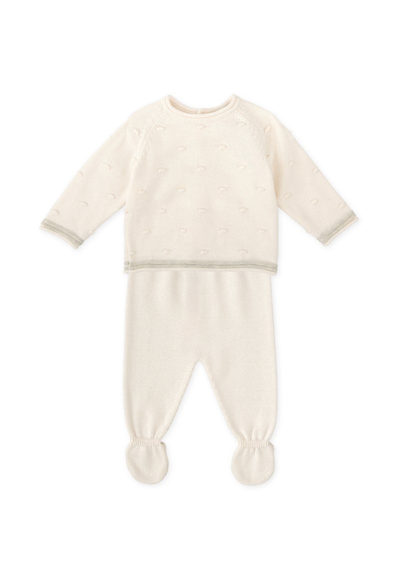 Conjunto para bebé de color crema, que incluye una camiseta de manga larga con puntos texturizados y pantalones con pies a juego, adornados con un ribete gris.
