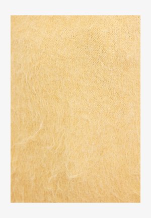 Geel gebreide stof met een zachte, fuzzy textuur, voorzien van een fijne weving en subtiele variaties in tint. Ideaal voor warme kledingstukken.