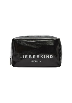 Trousse à cosmétiques noire brillante avec fermeture éclair argentée, arborant "LIEBESKIND BERLIN" imprimé en blanc à l'avant. Design rectangulaire, texture lisse.