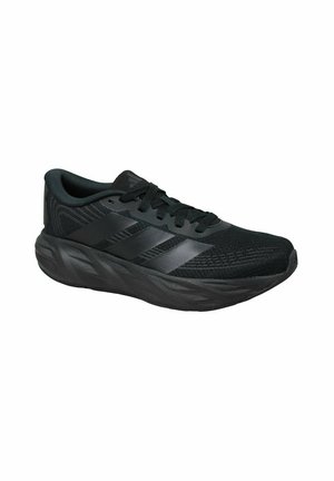 Sneaker sportiva nera con chiusura stringata, tomaia in mesh, suola imbottita e logo con tre strisce sul lato.