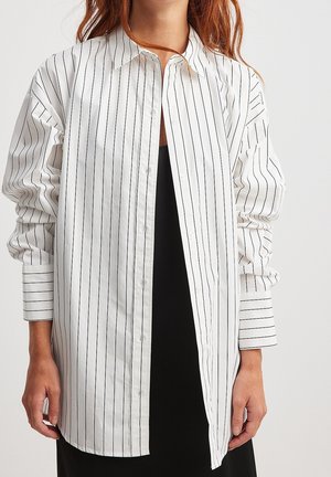 NA-KD Skjortebluser - white