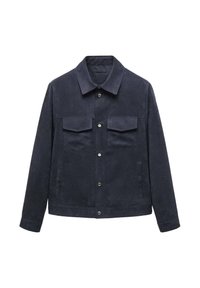 Tmavě modrá semišová bunda s dlouhými rukávy, zapínáním na knoflíky, dvěma náprsními kapsami s klopami a bočními kapsami s rozparky, zobrazena na bílém pozadí.