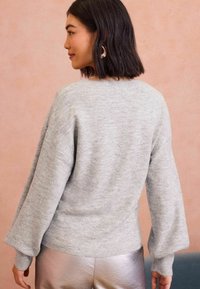 Love & Roses REGULAR FIT - SCATTERED SEQUIN BOW - Pulover - grey bow