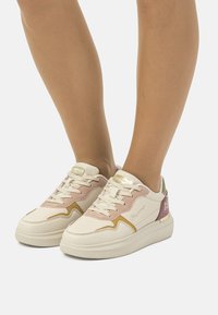 Maria Mare Zapatillas - ochre