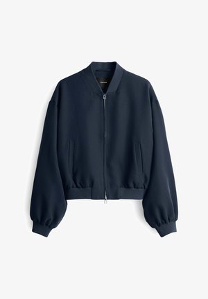 Kürzerer Bomberjacke in Marineblau mit langen, gepufften Ärmeln, gerippten Bündchen und einem Reißverschluss vorne. Verfügt über Seitentaschen und eine glatte Textur.