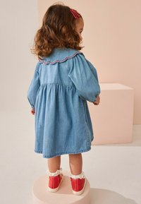 Next CHERRY EMBROIDERED - REGULAR FIT - Kasdienė suknelė - blue denim