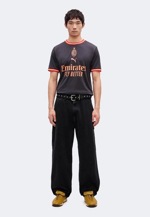 PUMA AC Milan 26/27 Third Jersey 'Flat Dark Gray Glowing Red' — foto 2