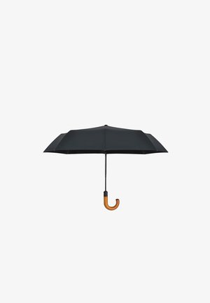 Czarna parasolka z ośmioma panelami na prętach, drewnianym uchwytem w kształcie haka i metalowym zakończeniem. Kompaktowy design, gładka faktura i prosta estetyka.