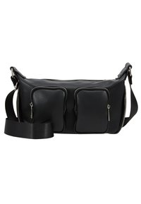 Borsa in pelle nera dalla forma rettangolare, con due tasche frontali con cerniere, ferrature argento e tracolla regolabile. Texture liscia.
