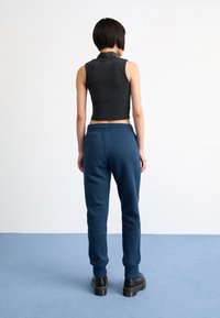 Nike Sportswear LOGO - Joggebukse - armory navy