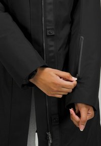 lululemon Bunda z prachového peří - black