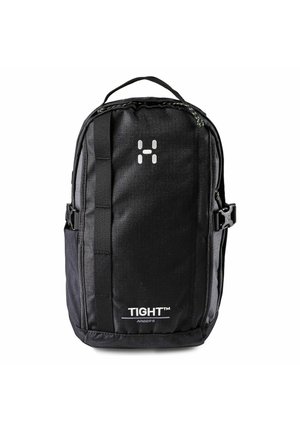 Mochila compacta negra con asa superior, correa frontal, hebillas laterales y el logotipo "TIGHT JUNIOR 8".