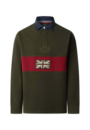 Langarm polo in olijfgroen met een marineblauwe kraag, rode horizontale streep en Union Jack-patch. Voorzien van een knoopsluiting en een gestructureerde stof.