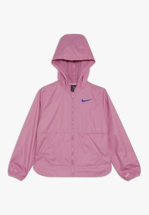 Veste légère rose clair avec capuche, fermeture éclair à l'avant et poches latérales. Présente un logo Nike bleu sur la poitrine gauche. Texture lisse.