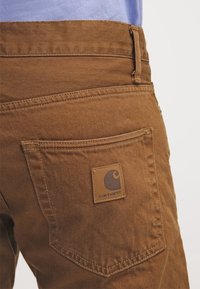 Carhartt WIP Vaqueros slim fit - light brown