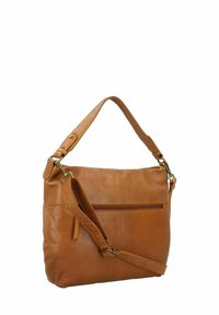 Bruine leren handtas met een slungelige vormgeving, bovenhandvat, verstelbare schouderriem en een voorvak met rits. Getextureerde afwerking en gouden hardwareaccenten.