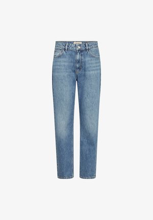 Egyenes szárú kék farmernadrág elülső gombbal és cipzárral, övbújtatókkal és ötlukú zsebelrendezéssel.