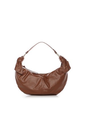 Borsa a tracolla in pelle marrone con dettagli annodati sulle cinture e chiusura con cerniera, a forma di mezzaluna, con il marchio "Coccinelle" sul davanti.