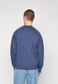 Carhartt WIP CHASE - Sportska majica - blue/gold