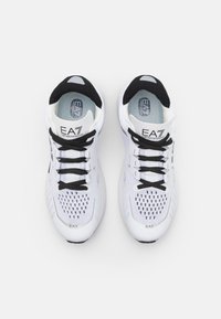 EA7 Emporio Armani CRUSHER DISTANCE UNISEX - Sneakers basse - white/black