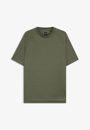 T-shirt curto de mangas curtas em verde oliva liso, com decote redondo e mangas raglan, apresentando um pequeno rótulo preto "BOSS" dentro do colarinho.