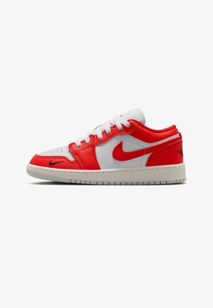 Jordan, JORDAN OLDER KIDS' SHOES AIR JORDAN 1 LOW SE - Sneakers - pure platinum summit white black chile red
