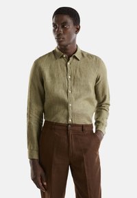 United Colors of Benetton BASIC - BOX PLEAT ON THE BACK CARTELLA OLD COLOUR REGULAR FIT - Camisa - green