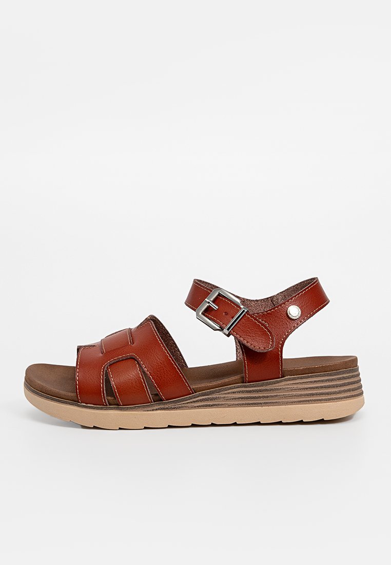 XTI Sandalen met sleehak koper