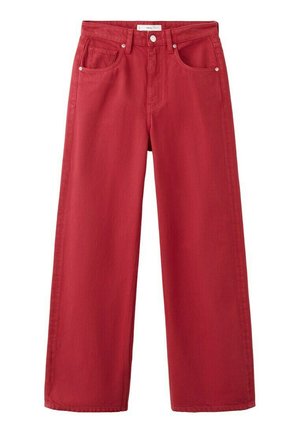 Jean rouge taille haute à jambe droite avec passants de ceinture, bouton frontal, fermeture éclair et design à cinq poches.