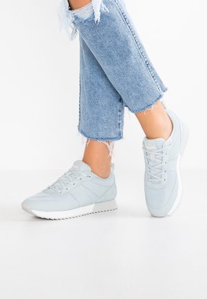 Sneakers - light blue