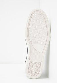 Diesel S-DVELOWS MID - Kõrge servaga tossud - star white