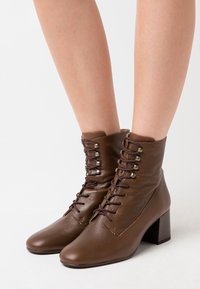 Anna Field Stivaletti stringati - brown