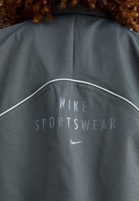 Nike Sportswear Chaqueta fina - black