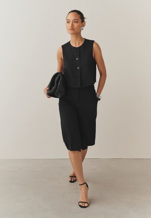 Next, REGULAR FIT, czarny