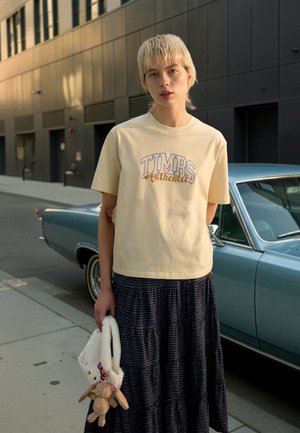 VARSITY GRAPHIC SHORT SLEEVE TEE - Μπλουζάκι με στάμπα - angora