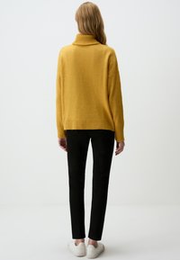 Jimmy Key TURTLENECK  - Pullover - yellow