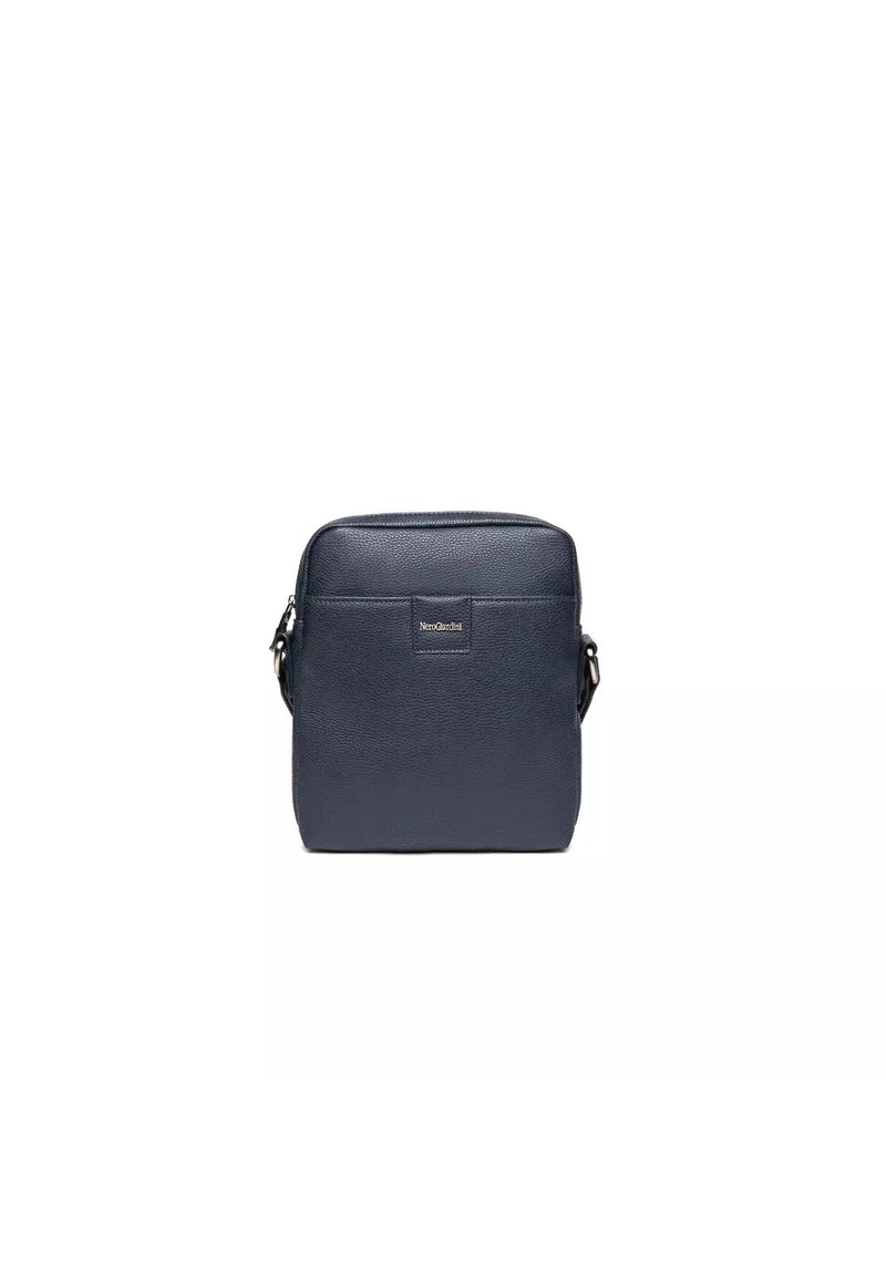 Borsa a tracolla in pelle blu navy con finitura testurizzata, forma rettangolare, patch con logo frontale e tracolla regolabile. Design compatto e elegante.