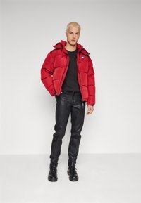 Tommy Jeans ALASKA  - Piumino - magma red
