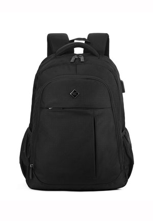 Zaino nero realizzato in tessuto resistente, con un ampio scomparto principale, tasca frontale, tasche laterali in rete e spallacci imbottiti.