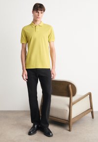 BOSS PRIME - Bluză polo - bright yellow