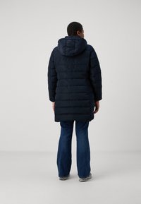 Tommy Hilfiger Curve TYRA HERITAGE COAT - Dunkåpe / -frakk - desert sky