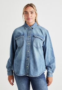 ONLY Carmakoma CARBROADWAY - Πουκαμίσα με κουμπιά - medium blue