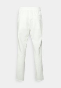 Nije odabrano, broken white