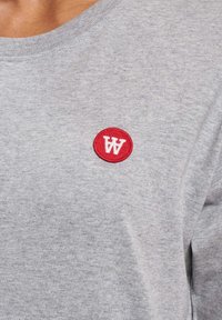 DOUBLE A BY W.W. ACE BADGE - Basic póló - grey melange