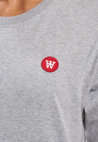 WOOD WOOD WWACE BADGE - Camiseta básica - grey melange