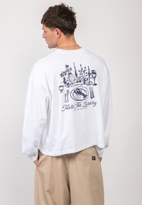 Kaotiko TASTE THE LUXURY UNISEX - Ikdienas džemperis - white