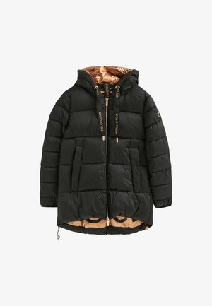Chaqueta de invierno acolchada negra con capucha y forro dorado, cremallera frontal, dos bolsillos y marca "Polo Club" en los cordones y la manga.