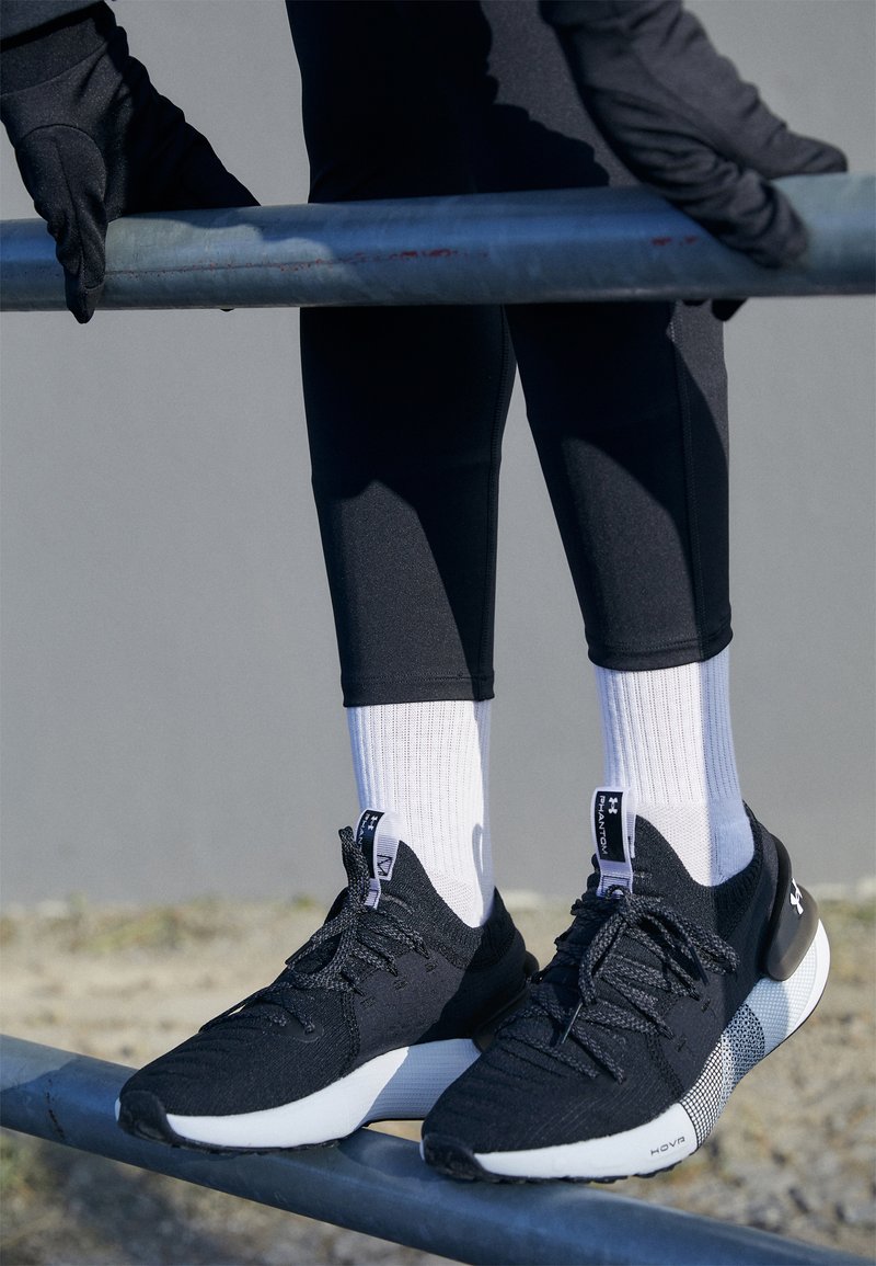 Under Armour Hardloopschoenen voor op de weg zwart